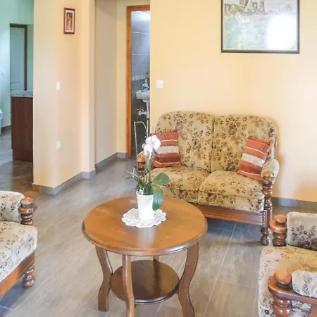 Two-bedroom In Apartman Balatonfenyves