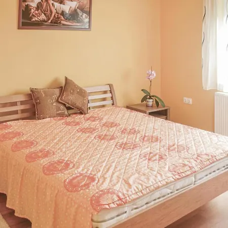 Two-bedroom In Apartman Balatonfenyves